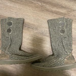 Gray knitted ugg’s